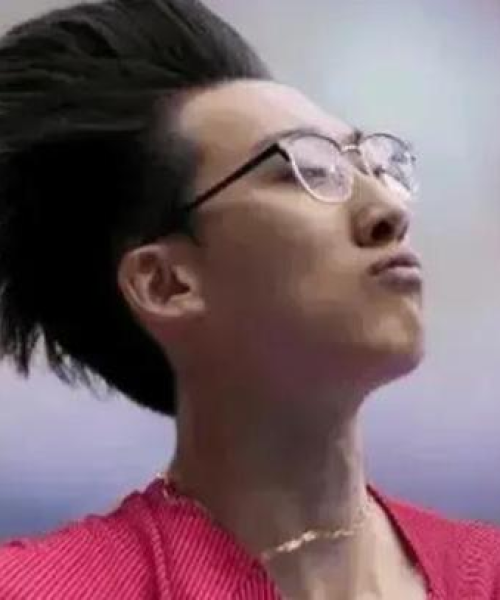 吴艳妮励志名言，青春铸就辉煌之路