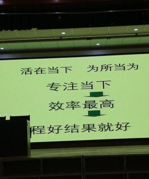 中考少年励志前行，筑梦未来勇攀高峰